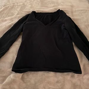 V neck long sleeve shirt